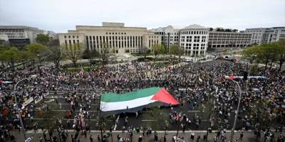 Trump'a yönelik "Ellerinizi Çekin" protestoları geniş kitlelere ulaştı