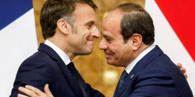 Mısırlılar, Macron'un “Gazze sınırını ziyareti” sırasında Filistin yanlısı protesto düzenledi