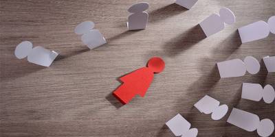 Akran zorbalığını "çocuk" sıfatıyla normalleştirme çelişkisi