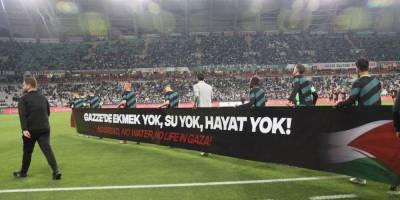 Konyaspor-Galatasaray maçında Gazzeli çocuklarla seremoniye çıkıldı