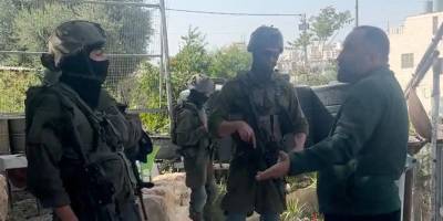 İşgal askerleri, belgesele katıldığı için Filistinli aktivistin evini bastı