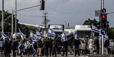 Siyonistler Gazze'ye giden yardım tırlarını engellemeye çalışıyor