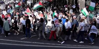 Paris’te binlerce kişi işgalci İsrail’in Gazze’ye yönelik saldırılarını protesto etti