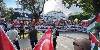 Mavi Marmara’nın yıl dönümünde Antalya’da yürüyüş gerçekleştirildi