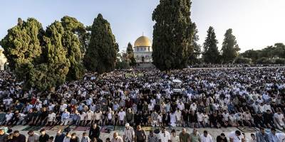 Mescid-i Aksa'da 80 bin Müslüman engellere rağmen saf tuttu