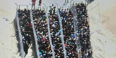 Aç insanları ekmek göstererek katletmek!