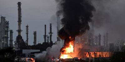 Hayfa kentindeki petrol rafinerisi, aldığı hasar nedeniyle faaliyetlerini durdurdu