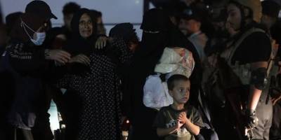 Hol Kampı'ndan ilk Suriyeli aileler çıkmaya başladı