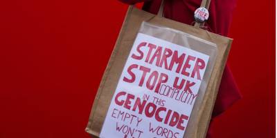 İngiltere Gazze soykırımına yardım ederken, Starmer Holokost çalışmalarının içini boşaltıyor