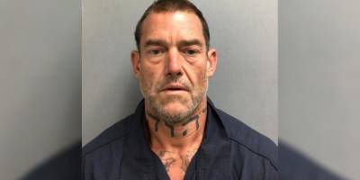 İbranice dövmeli siyonist, rahibi çarmıha gererek öldürdü