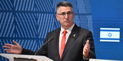 Litvanya’da Siyonist Bakan Saar protesto edildi