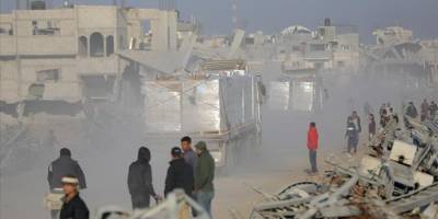 Katil İsrail ordusu, Gazze'de yardım bekleyenlere savaş gemileriyle ateş açtığını itiraf etti