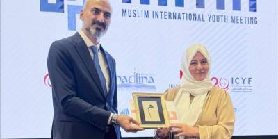 İstanbul'da düzenlenen Uluslararası Müslüman Gençlik Toplantısı'nın kapanış töreni yapıldı