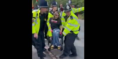 İngiliz polisinden Filistin destekçisi engelli bireye gözaltı!