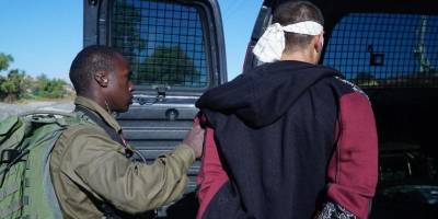 İşgalciler direnişçileri teslim olmaya zorlamak için yakınlarını gözaltına aldı