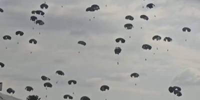 Gazze'de havadan bırakılan 'insani yardımlar' nedeniyle 23 kişi can verdi