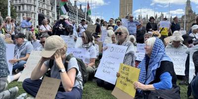 İngiltere'de yasaklı "Palestine Action" grubuna destek eyleminde çok sayıda kişi gözaltına alındı