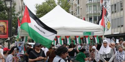 Gazze'de gazetecileri katleden İsrail Fransa'da protesto edildi