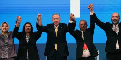 AK Parti'ye 9 belediye başkanı katıldı