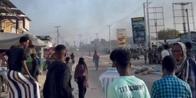 Mogadişu'da hükümet güçleriyle sivil halk arasında silahlı çatışmalar patlak verdi