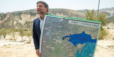 Gazze’de soykırım Batı Yaka’da gasp ve tehcir!