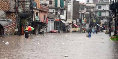 Pakistan'ın kuzeyindeki sellerde ölenlerin sayısı 330'a yükseldi