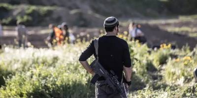 Siyonist çeteler Filistinlilerin arazi ve araçlarını ateşe verdi!