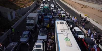 İsrailliler esir takası anlaşması talebiyle genel greve gitti