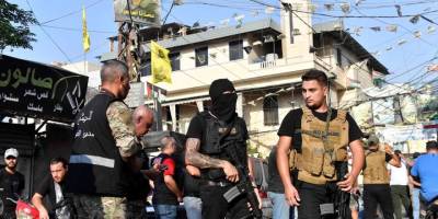 Lübnan’daki Filistinliler silahlarını yönetime devretmeye başladı