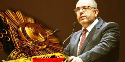 Erhan Afyoncu yaşadığı kimlik bunalımının farkında mı?