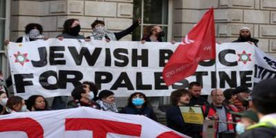 İngiltere polisi soykırımı protesto ettiğim için beni sorguladı