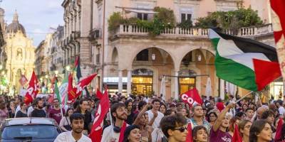 İtalya'da binlerce kişi Filistin ve Küresel Sumud Filosu'na destek için yürüdü
