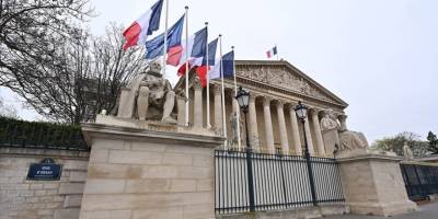 Fransa'da hükümet krizi büyüyor