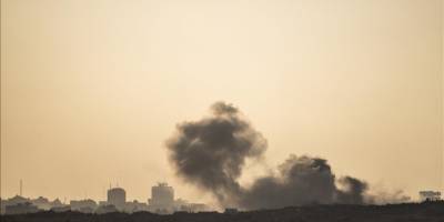 İşgalci İsrail ordusu Gazze'de yüzlerce Filistinlinin sığındığı çok katlı "Barış" binasını yıktı