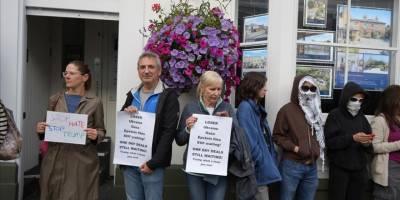 Trump'ın İngiltere ziyareti protestolarla başladı