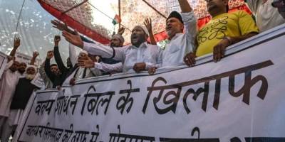 Hindistan Mahkemesi, Müslüman Vakıf Kanununu kısmen askıya aldı