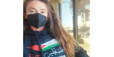 Özgür Filistin kapüşonlu sweatshirt ile dünya turu