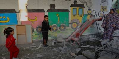 Gazze'de çocuklar keder ve açlık içinde alfabeyi öğreniyor