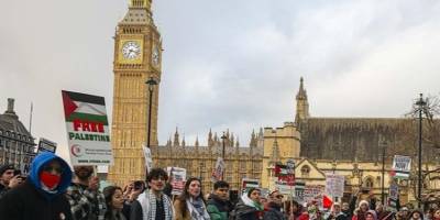 İngiltere'de iktidar partisi üyeleri hükümeti Gazze'de soykırımı kabul etmeye çağırdı