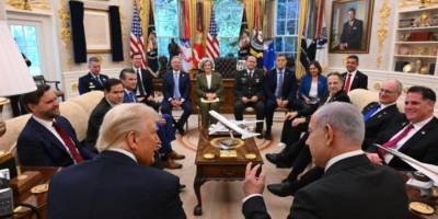 Netanyahu, Trump’ın yanında “tamam” dedi İbranice mesajında tersini söyledi: “Gazze’den asla çekilmeyeceğiz”