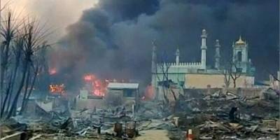 Myanmar ordusu, Rohingya’nın cami ve mezarlıklarını yok ediyor