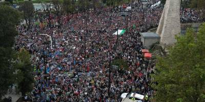 Aksa Tufanı'nın yıl dönümünde on binlerce kişi Gazze için yürüdü: Gazze Hamas'tır!