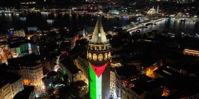 Galata Kulesi'ne Filistin bayrağı yansıtıldı