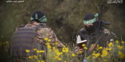 Bir dil hayal ediyorum, sözcükleri yumruk gibi çeneyi dağıtacak