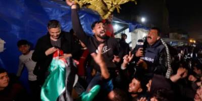 Gazzeliler  ateşkes kararını sevinç kutlamalarıyla karşıladı