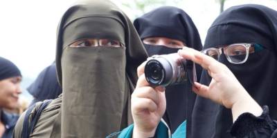 İtalya'da Meloni'nin partisi, peçe ve burka yasağı için yasa teklifi verdi