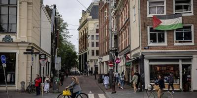 Devrim ile fısıltı arasında