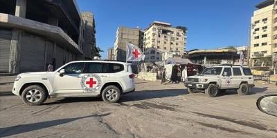 Hamas Gazze'deki İsrailli esirleri Kızılhaç heyetine teslim etmeye başladı