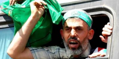 Yahya Sinvar ve Kassam verdikleri sözü yerine getirdiler: Binlerce Filistinli esir özgürlüğüne kavuştu!
