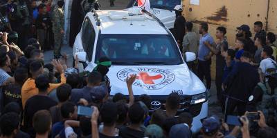 Hamas, 3 İsrailli esirin cesedini daha teslim etti
